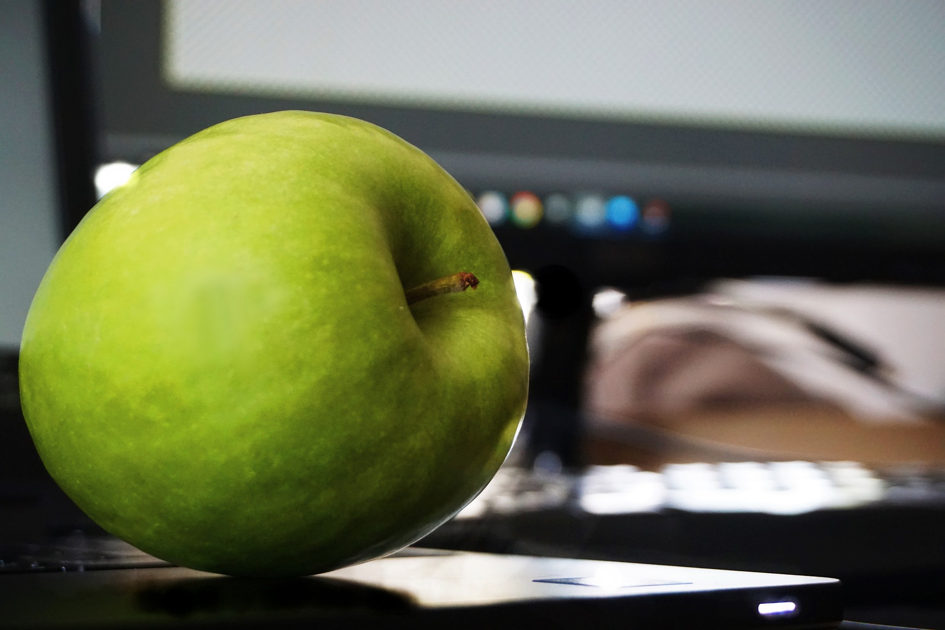 Merlion will supply the entire range of Apple products to Russia